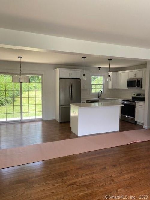 17 Borough Ln, Newtown, CT, 06470-2101 | Card Image