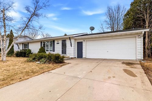 1221 Summit Street, Manitowoc, WI, 54220 | Card Image