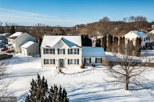 10 Walden Way, Coatesville, PA, 19320-1325 | Card Image