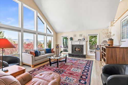 2014 Crestview Dr, Ashland, OR, 97520-3516 | Card Image