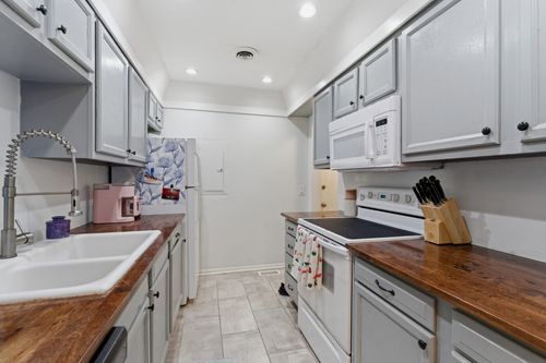 15l-5025 Hillsboro Pike, Nashville, TN, 37215-3776 | Card Image