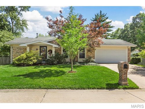 4 Spring Leaf Ct, Saint Peters, MO, 63376-6949 | Card Image
