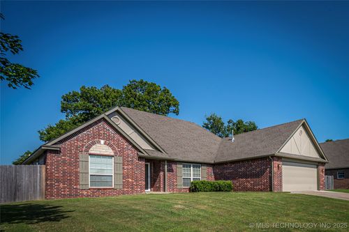 25204 Shade Tree Pl, Claremore, OK, 74019-2608 | Card Image