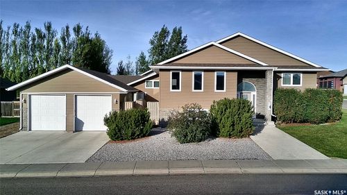 828 Colonel Otter Drive, Swift Current, SK, S9H4W9 | Card Image