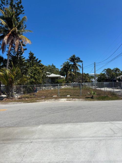 319 Tuskegee St, Marathon, FL, 33050 | Card Image
