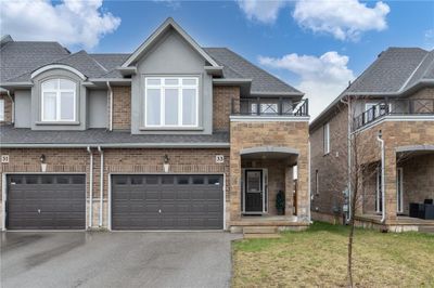 33 Pinot Cres, Townhouse with 3 bedrooms, 2 bathrooms and 3 parking in Stoney Creek ON | Image 1