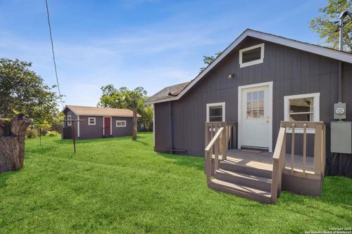 670 5th St, Poteet, TX, 78065-5082 | Card Image