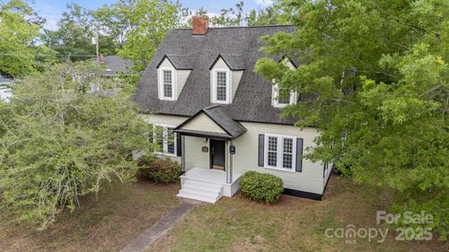 301 W Central St, Maxton, NC, 28364-1707 | Card Image