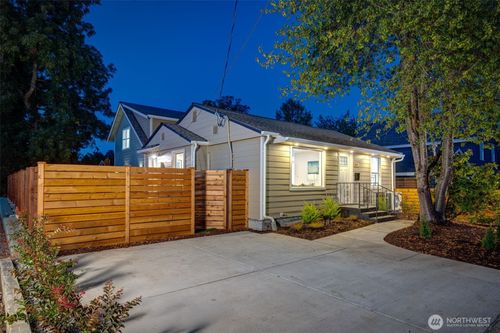 4512 S Dawson St, Seattle, WA, 98118-2349 | Card Image