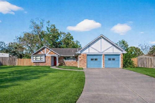 5703 Woodville Ln, Pearland, TX, 77584-1104 | Card Image