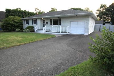 494 Gillette Avenue, House other with 3 bedrooms, 1 bathrooms and null parking in Bayport NY | Image 2