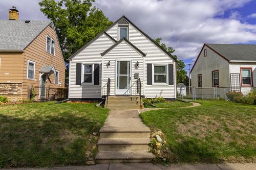 653 4th Ave S, South Saint Paul, MN, 55075-2819 | Card Image
