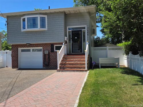 860 Udall Rd, West Islip, NY, 11795-1406 | Card Image
