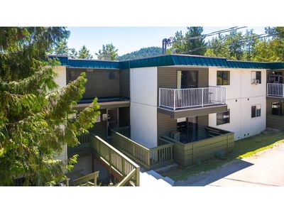 404 - 1611 Nickleplate Rd, Condo with 1 bedrooms, 1 bathrooms and null parking in Rossland BC | Image 2