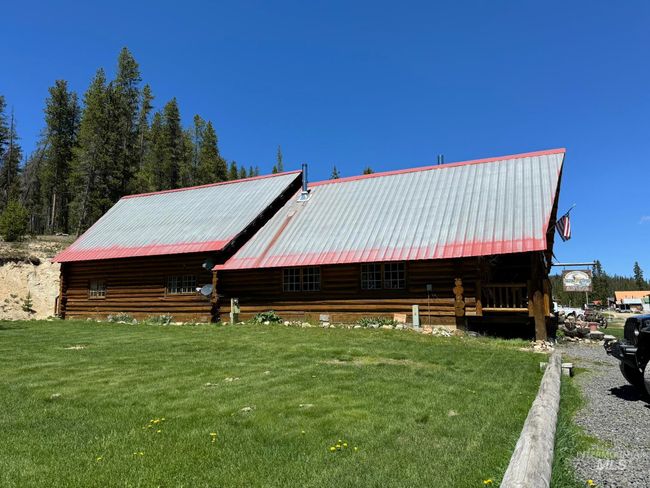 2742 Dixie Rd, Home with 9 bedrooms, 4 bathrooms and null parking in Dixie ID | Image 5