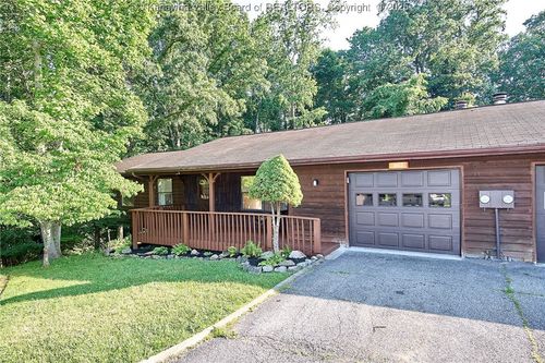 402 Hunters Ridge Rd, Charleston, WV, 25314-2409 | Card Image