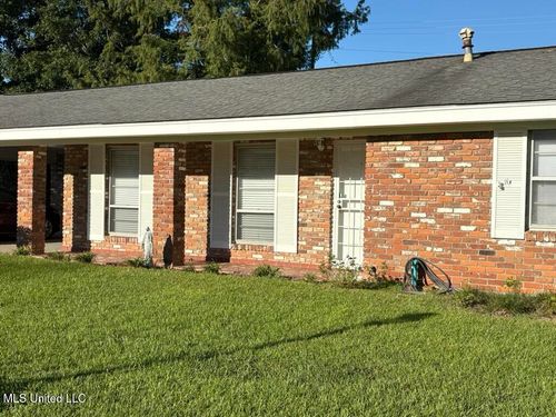 21 Woodville Dr, Natchez, MS, 39120-4619 | Card Image