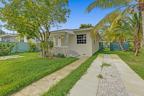 2-435 Nw 82nd Ter, Miami, FL, 33150-2814 | Card Image