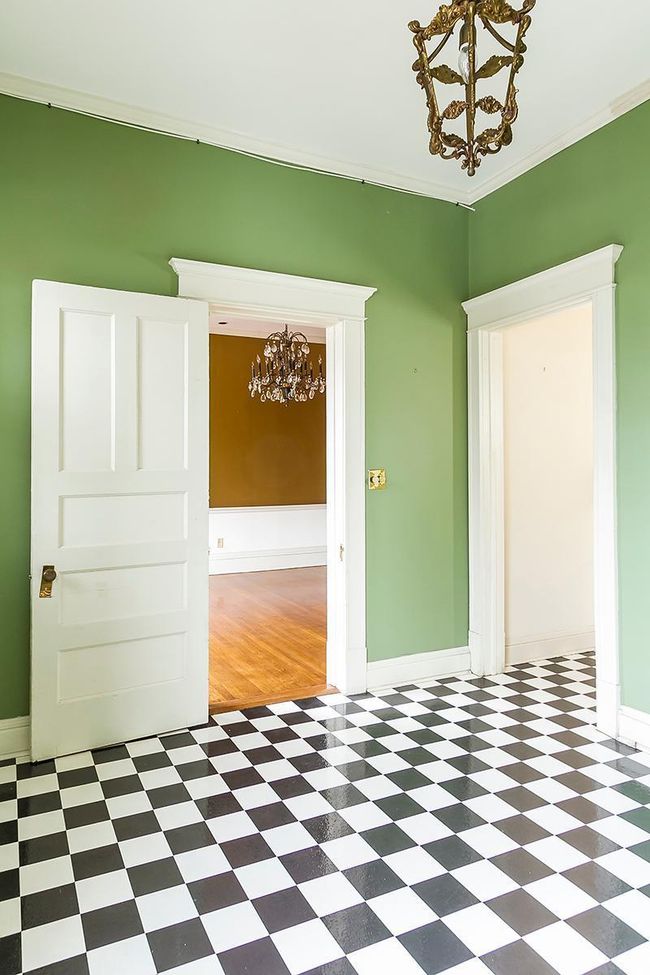 Family Room | Image 11