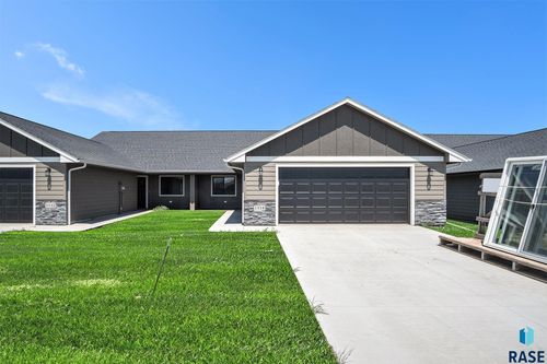 1114 Ne 11th St, Madison, SD, 57042 | Card Image