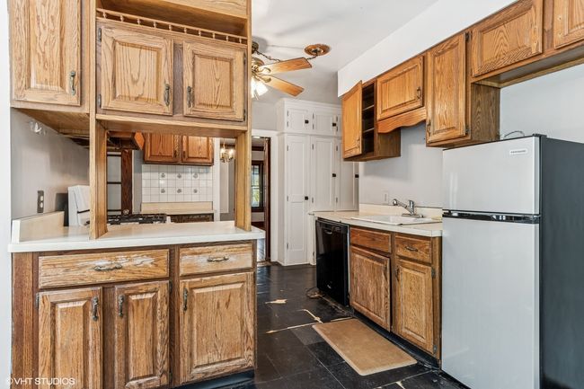 1005 Division St, House other with 6 bedrooms, 2 bathrooms and 2 parking in Lisle IL | Image 10