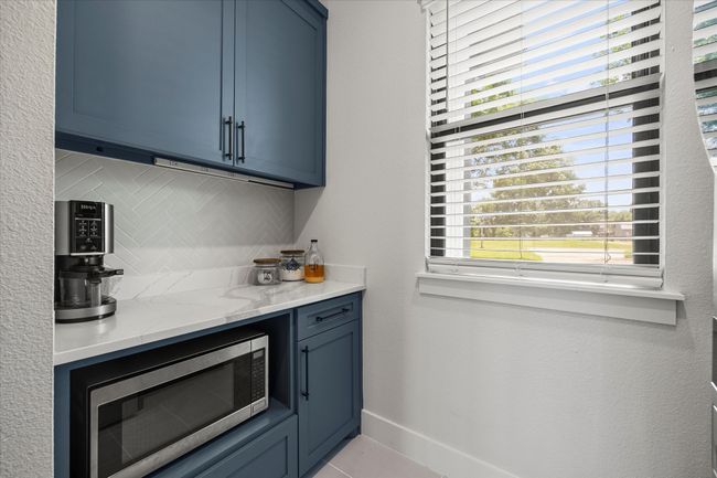 Stunning butler's pantry | Image 10