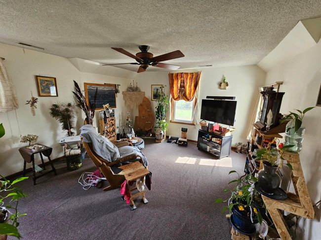Living Room/Unit 2 | Image 20