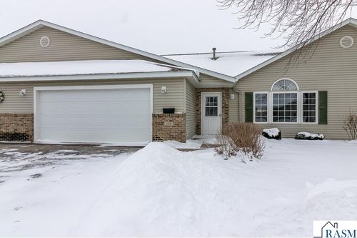 104 Oxford Path, Mankato, MN, 56001-6220 | Card Image