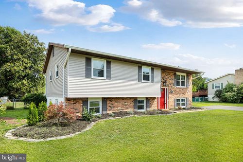 2 Wynngate Ct, FREDERICKSBURG, VA, 22405-2851 | Card Image