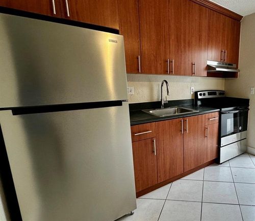 apt-8-4061 N Dixie Hwy, Oakland Park, FL, 33334-3084 | Card Image