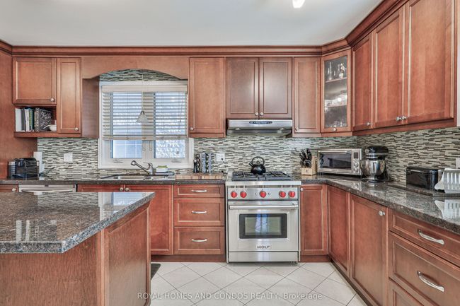 1075 Glengrove Ave, House other with 4 bedrooms, 3 bathrooms and 4 parking in North York ON | Image 14