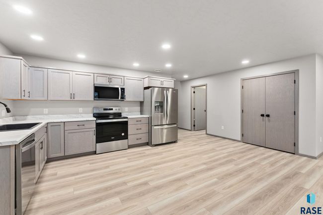 711 Dakota Ave, Townhouse with 3 bedrooms, 3 bathrooms and null parking in Dell Rapids SD | Image 6