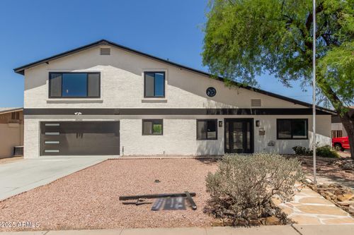 2210 E Everett Dr, Phoenix, AZ, 85022-4110 | Card Image