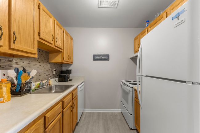 10033 Allen Pointe Dr, Condo with 2 bedrooms, 1 bathrooms and null parking in Allen Park MI | Image 13