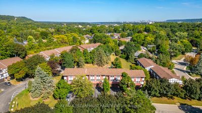 89 Larraine Ave, Condo with 4 bedrooms, 2 bathrooms and 4 parking in Dundas ON | Image 2