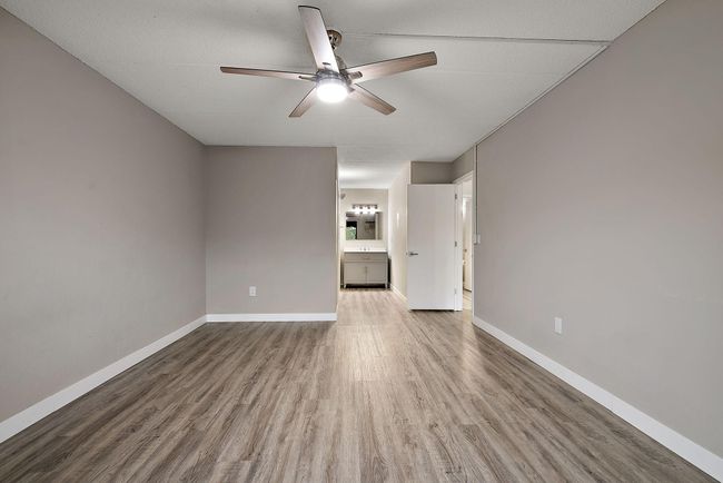 APT-409 - 10411 Cedar Lake Rd, Condo with 2 bedrooms, 2 bathrooms and null parking in Minnetonka MN | Image 16