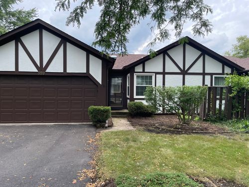 559 Fessler Ave, Naperville, IL, 60565-1215 | Card Image