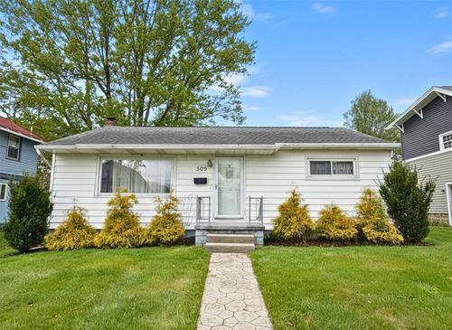309 Woodland Ave, Grove City, PA, 16127-1821 | Card Image
