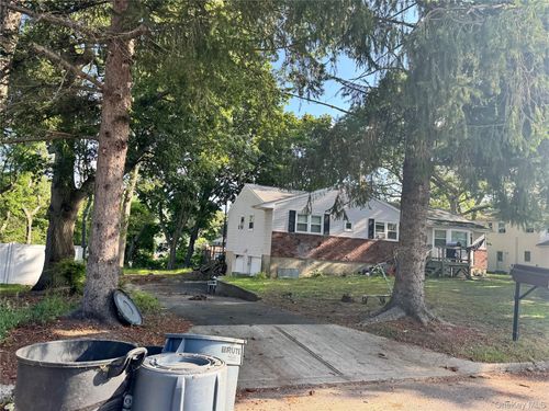 3 Somerset Ct, East Setauket, NY, 11733-1831 | Card Image