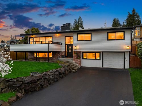619 8th Ave S, Edmonds, WA, 98020-3413 | Card Image