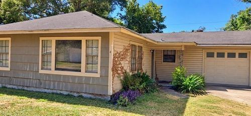 4 Circle C St, Orange, TX, 77630-4639 | Card Image