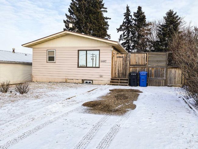 4407 47 Street, Home with 3 bedrooms, 1 bathrooms and 2 parking in Spirit River AB | Image 6