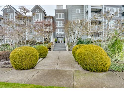 323-520 Se Columbia River Dr, Vancouver, WA, 98661-8031 | Card Image