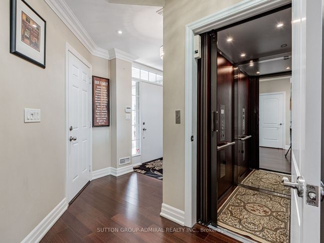 106 Disera Dr, Condo with 3 bedrooms, 3 bathrooms and 2 parking in Vaughan ON | Image 5
