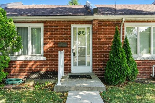 24 Macklin St N, Hamilton, ON, L8S3S1 | Card Image