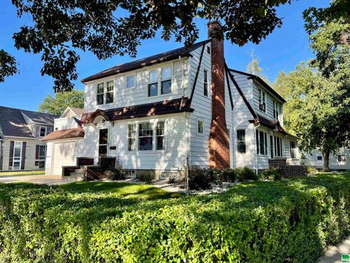 103 Hudson St, Storm Lake, IA, 50588-2527 | Card Image