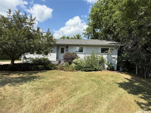 611 Spencer St, Carnduff, SK, S0C2H0 | Card Image