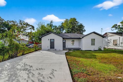 8702 Rinn St, Houston, TX, 77078-2917 | Card Image