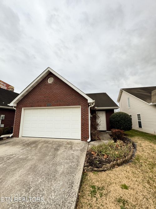 7231 Long Shot Ln, Knoxville, TN, 37918-0996 | Card Image
