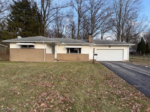 319 Russell Ave, Cortland, OH, 44410-1261 | Card Image